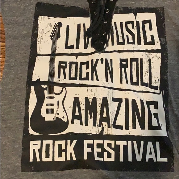 A grey cute rock n roll shirt - Picture 3 of 3